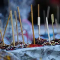 Äpfel mit Schokoüberzug